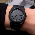 ساعة سوداء فاخرة ⌚🖤 بأرقام عربية ✨ بتصميم أنيق وعصري ب ( 170 ألف )فقط