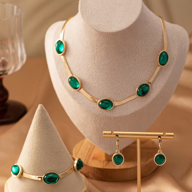 طقم مجوهرات الزمرد الفاخر 💎 3 قطع  – هدية 🎁مثالية لشخص عزيز بسعر ( 190 ألف )فقط